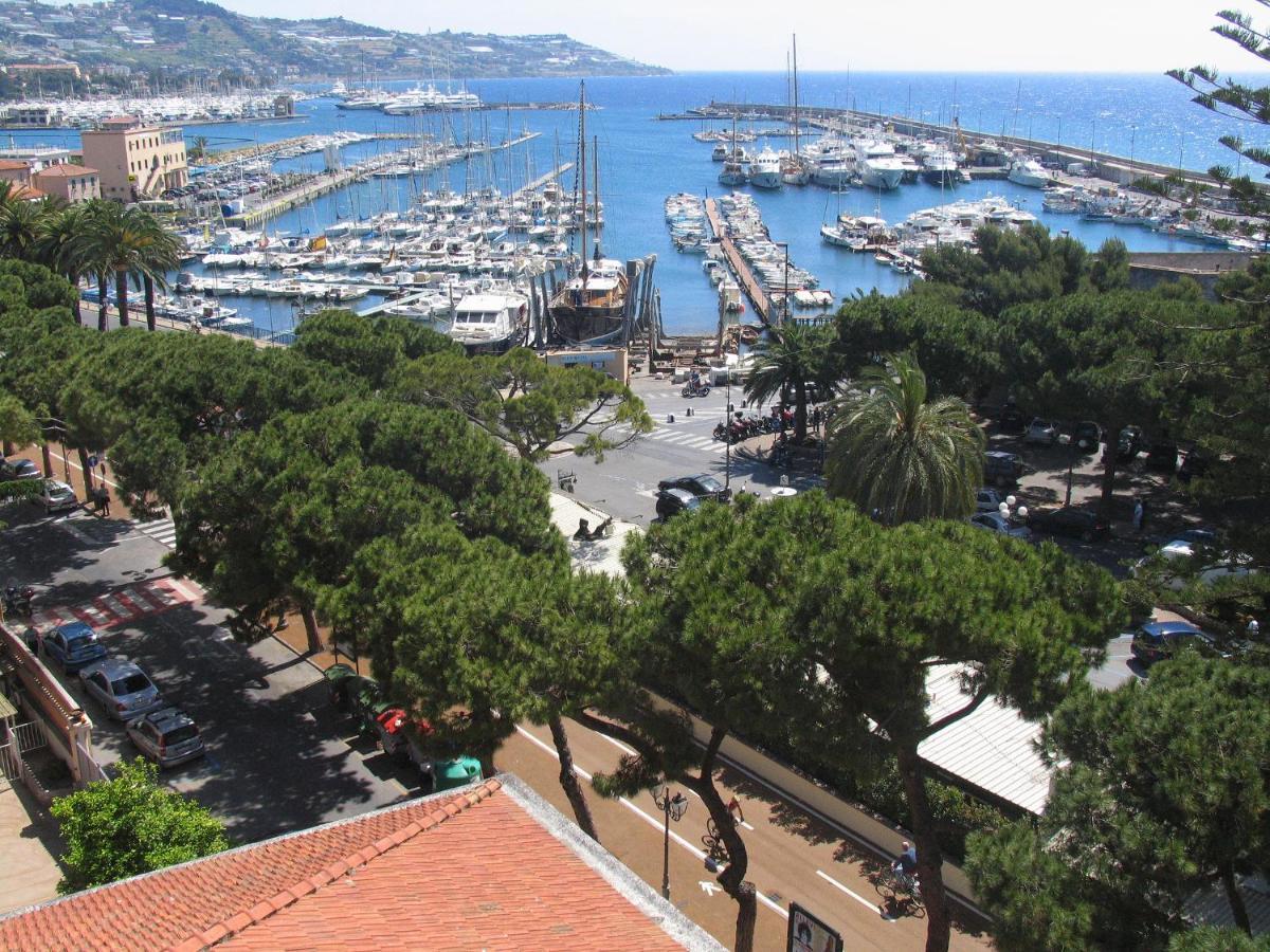 Ferienwohnung Maison Du Port Vieux Sanremo Exterior foto