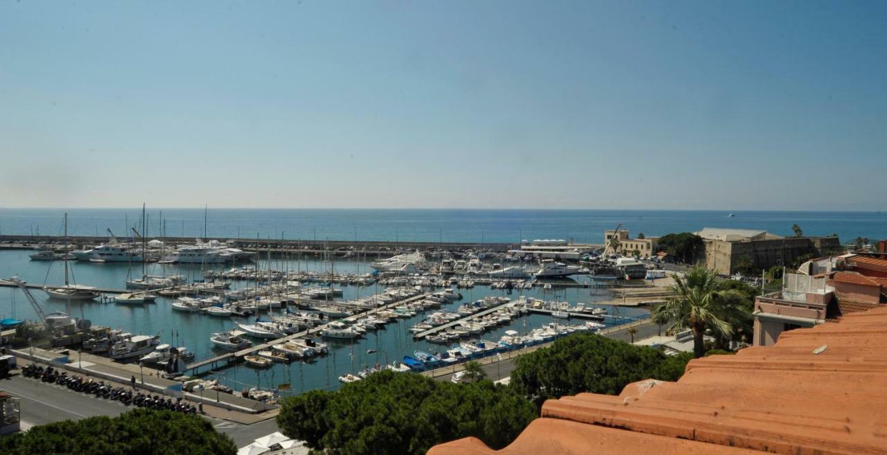 Ferienwohnung Maison Du Port Vieux Sanremo Exterior foto